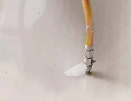 福泉瓷砖空鼓维修公司专业解答在瓷砖铺贴过程中，如果使用的砂料过粗（如全部使用了粗砂），可能会导致以下问题